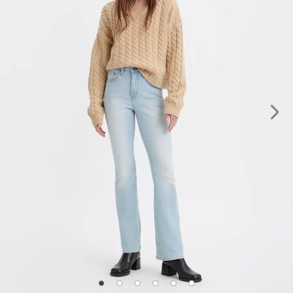 Lev’s 725 High rise bootcut light wash - Picture 13 of 16